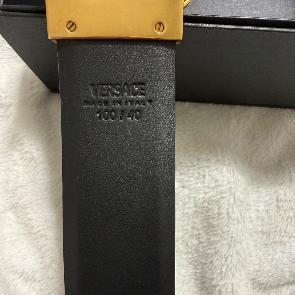 Versace belt includes box and dust bag - Picture 5 of 8